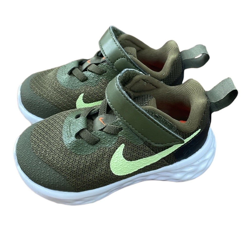 Nike Baby Toddler Revolution 6 Sneakers in Rough Green/Barely Volt - DD1094-300